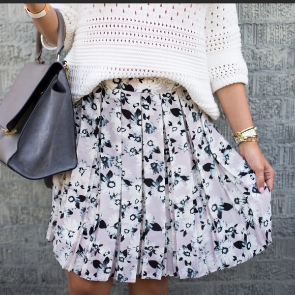 BANANA REPUBLIC Floral pleated skirt size 14 - Picture 1 of 5